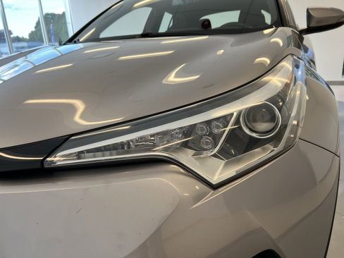 Used 2018 Toyota C-HR XLE image 37