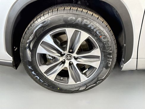 Used 2023 Toyota Highlander XLE FWD image 38