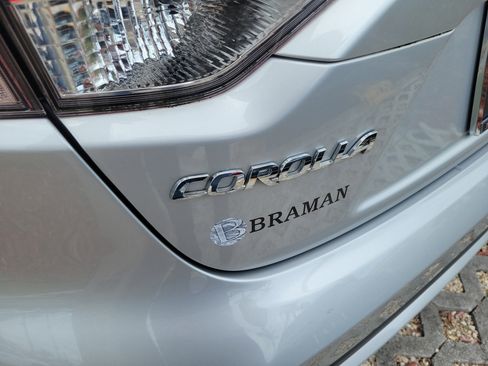 Used 2021 Toyota Corolla LE FWD image 6
