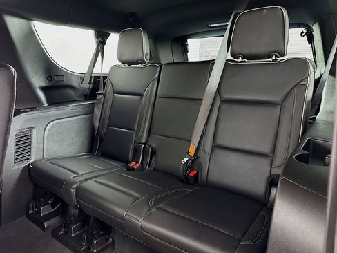 Used 2021 Chevrolet Suburban Premier w/ Premium Package AWD/4WD image 11