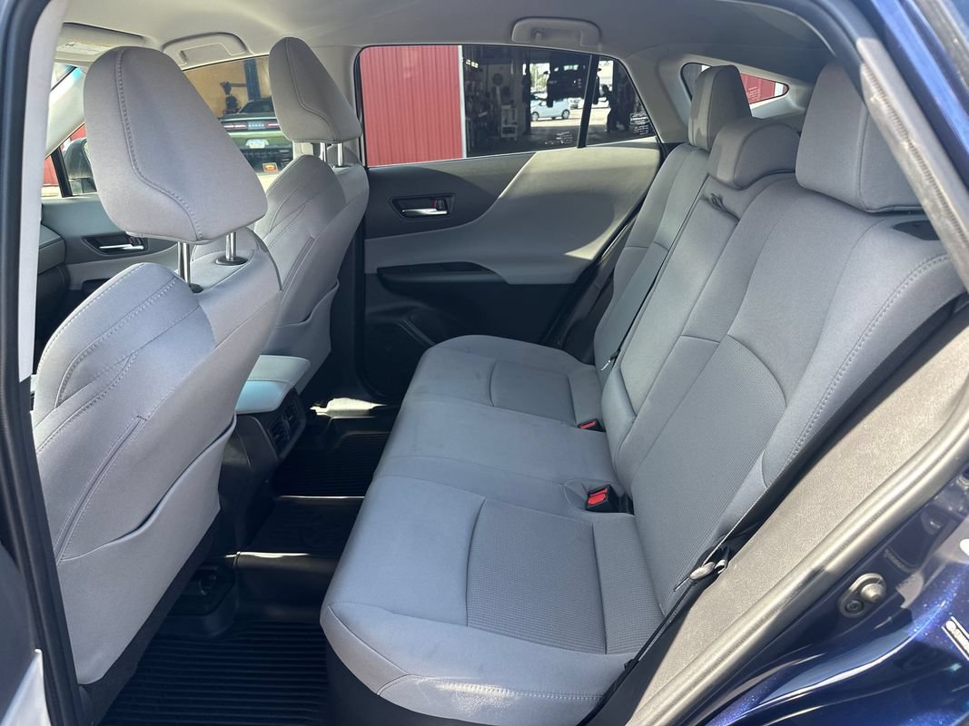 Used 2021 Toyota Venza LE AWD/4WD image 11