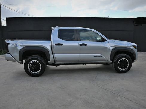 Used 2024 Toyota Tacoma TRD Off-Road AWD/4WD image 5