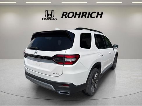 Used 2023 Honda Pilot Elite image 3