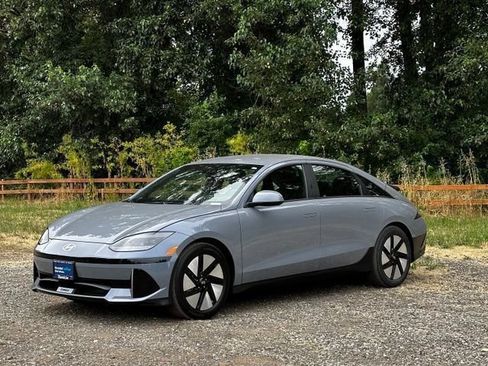 Certified 2025 Hyundai Ioniq 6 SE RWD image 5