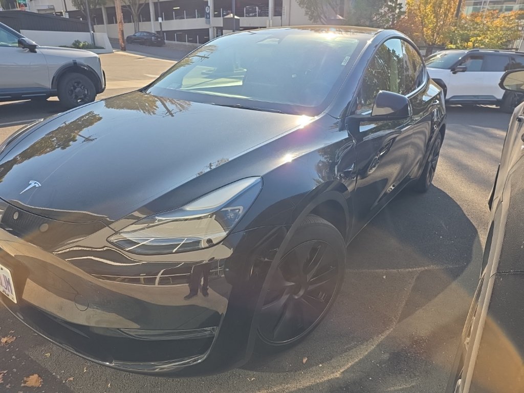 Used 2025 Tesla Model Y Long Range AWD/4WD image 2