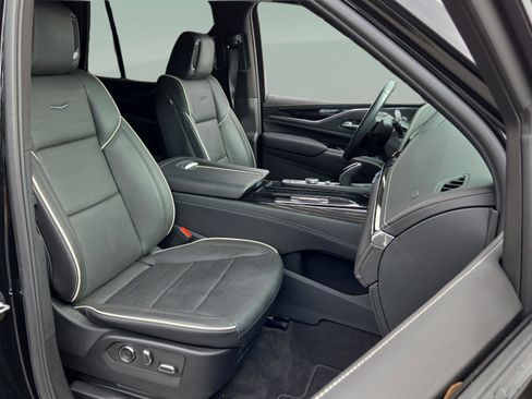 Used 2024 Cadillac Escalade Sport RWD image 15