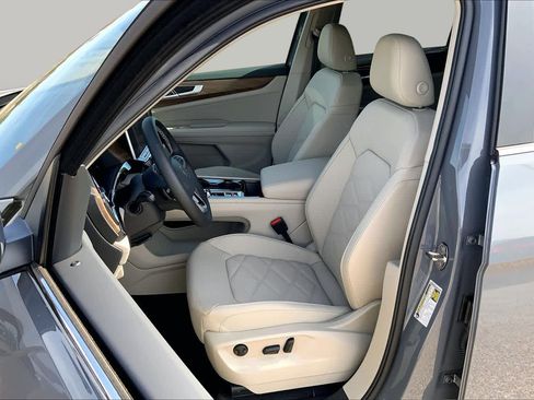 New 2026 Volkswagen Atlas SE FWD image 9