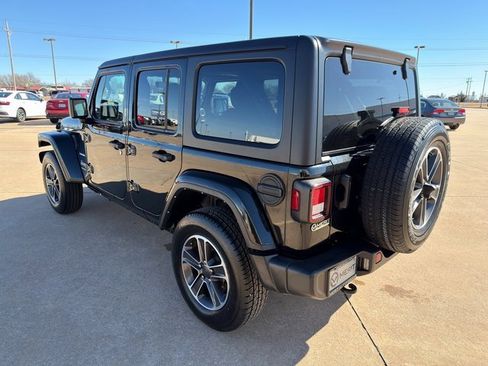 Used 2023 Jeep Wrangler Sahara image 13