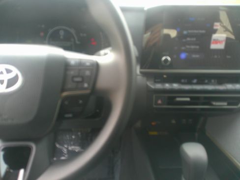 Used 2025 Toyota Camry LE image 23