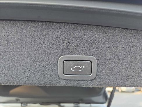 Used 2017 Volvo XC60 T6 Inscription w/ Climate Package image 16