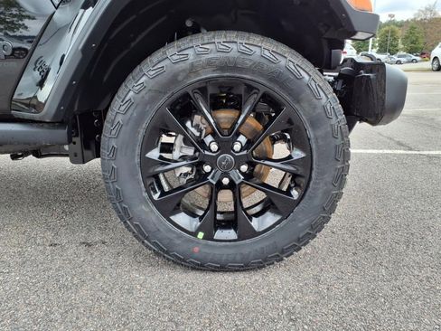 New 2025 Jeep Gladiator Sport image 11