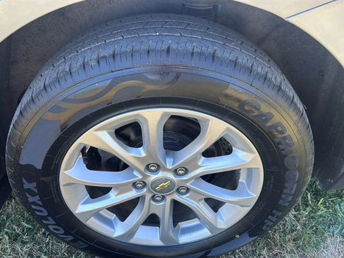 Used 2019 Chevrolet Equinox LS AWD/4WD image 9