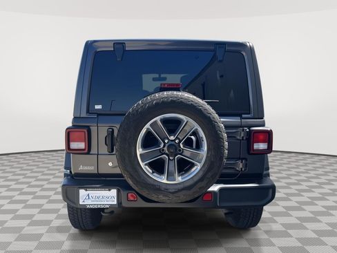 Used 2018 Jeep Wrangler Unlimited Sahara AWD/4WD image 6