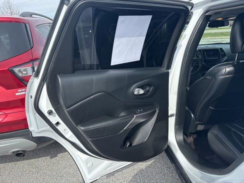 Used 2019 Jeep Cherokee Latitude Plus image 10