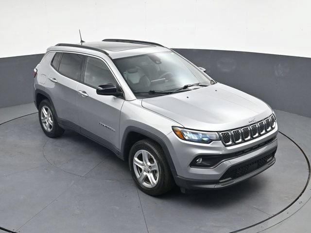 Used 2023 Jeep Compass Latitude w/ Sun and Sound Group AWD/4WD image 23