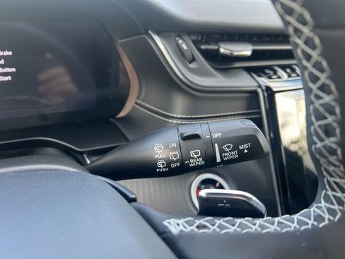 New 2025 Jeep Grand Cherokee Altitude AWD/4WD image 35