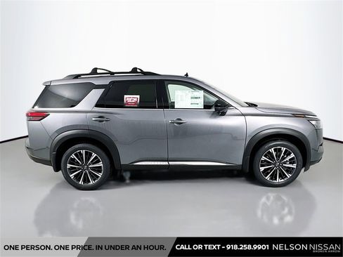 New 2026 Nissan Pathfinder Platinum image 4