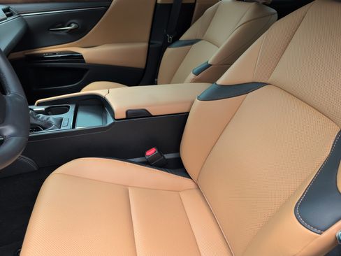 Certified 2025 Lexus ES 350 w/ Premium Package FWD image 5