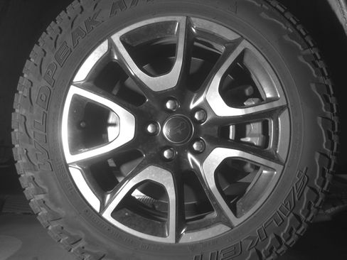 Used 2025 Jeep Compass Trailhawk image 13