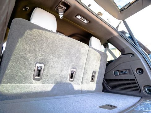 Used 2021 Chevrolet Tahoe Z71 w/ Z71 Off-Road Package AWD/4WD image 42