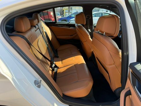 Used 2019 BMW 530i xDrive w/ Convenience Package AWD/4WD image 10