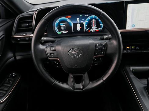 Used 2023 Toyota Crown XLE image 26