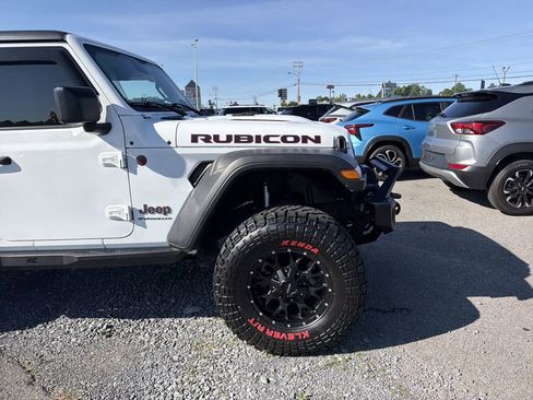 Used 2024 Jeep Wrangler Unlimited Rubicon w/ Convenience Group AWD/4WD image 2