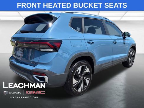 Used 2025 Volkswagen Taos SE image 3