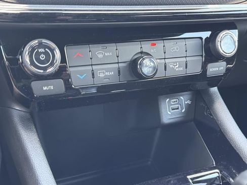 New 2026 Jeep Compass Latitude AWD/4WD image 33
