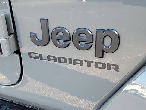 Used 2021 Jeep Gladiator Sport AWD/4WD image 30