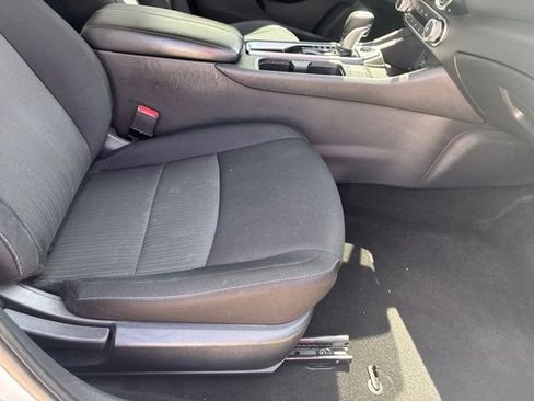 Used 2024 Nissan Sentra SV FWD image 11