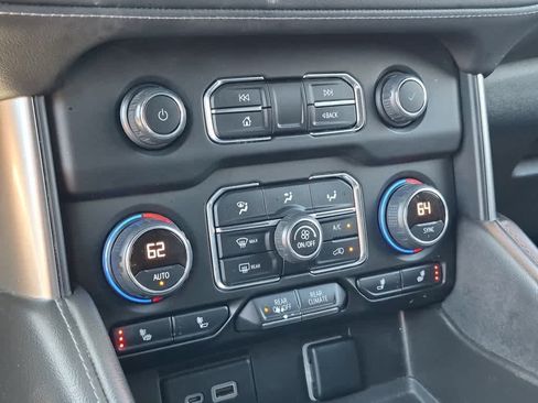 Used 2022 Chevrolet Tahoe LT w/ Luxury Package RWD image 16