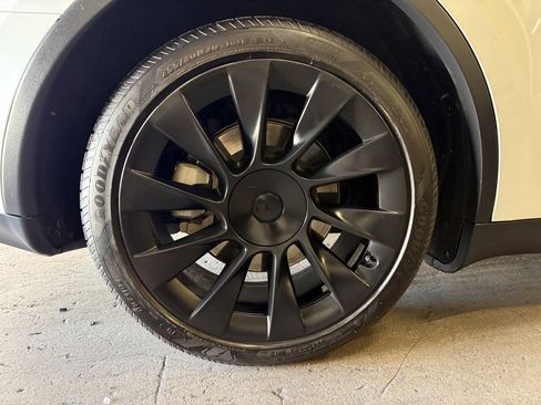 Used 2021 Tesla Model Y Long Range AWD/4WD image 34