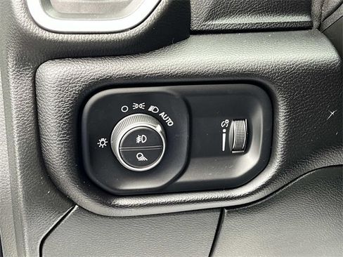 Used 2024 RAM 3500 Big Horn image 34