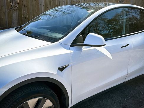 Used 2020 Tesla Model Y Long Range image 4