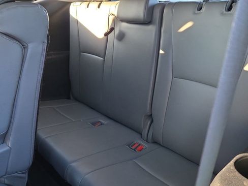Used 2021 Toyota Highlander XLE image 6