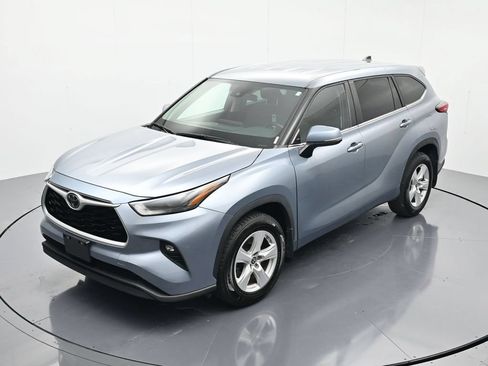 Used 2023 Toyota Highlander LE AWD/4WD image 28