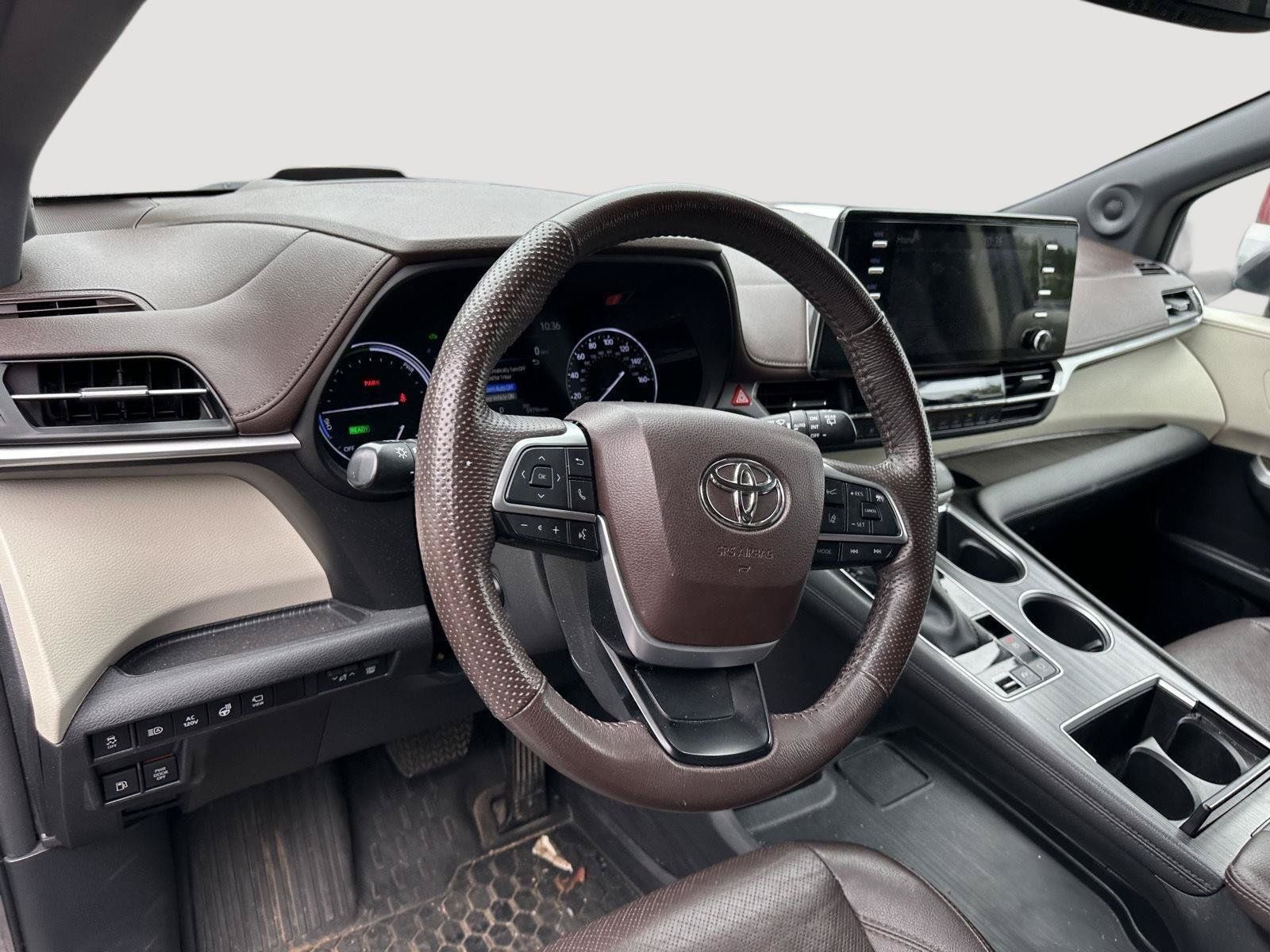 Used 2023 Toyota Sienna Platinum AWD/4WD image 10
