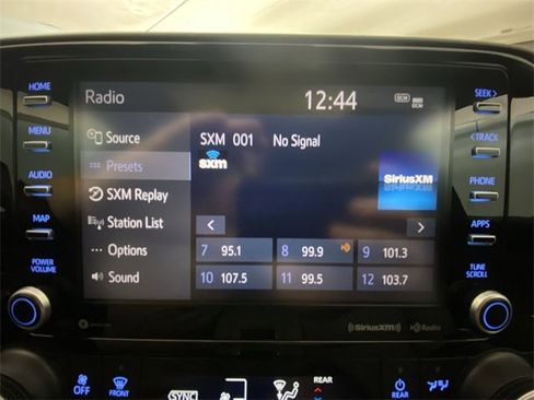 Used 2022 Toyota Highlander XLE image 16