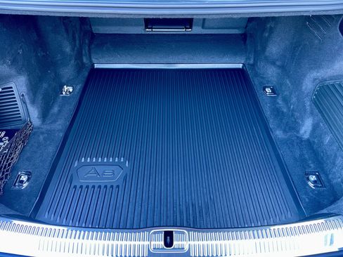 Used 2025 Audi S8 image 35