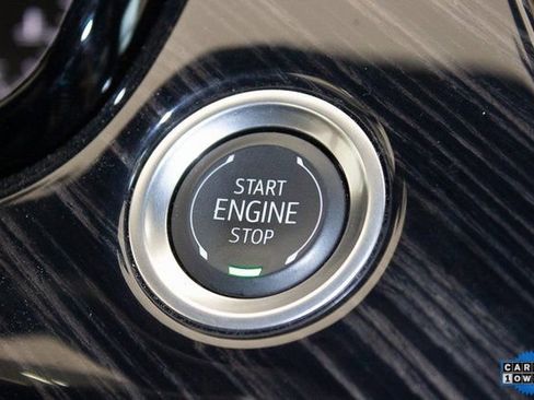 Certified 2025 Cadillac XT6 Premium Luxury image 32