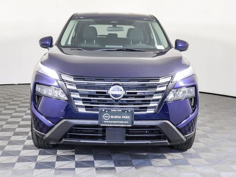 Used 2024 Nissan Rogue SV image 2