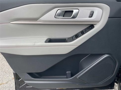 New 2025 Ford Explorer Active w/ Active Comfort Package image 18