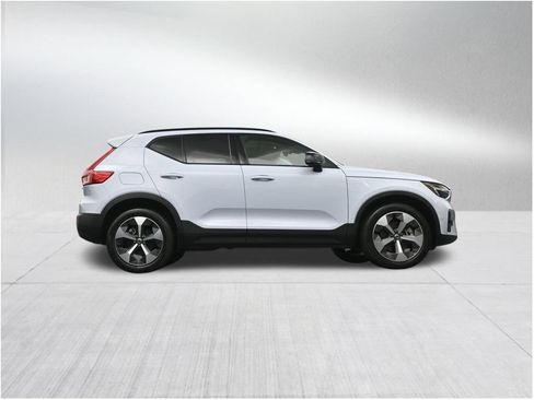 Used 2024 Volvo XC40 B5 Plus w/ Climate Package AWD/4WD image 27