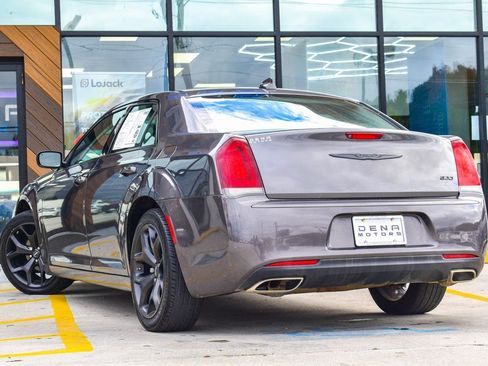 Used 2022 Chrysler 300 Touring w/ Sport Appearance Package image 32