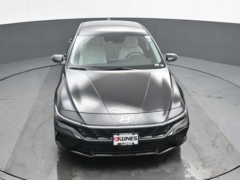 New 2026 Hyundai Elantra Limited FWD image 34
