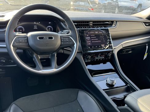 New 2025 Jeep Grand Cherokee L Altitude image 30