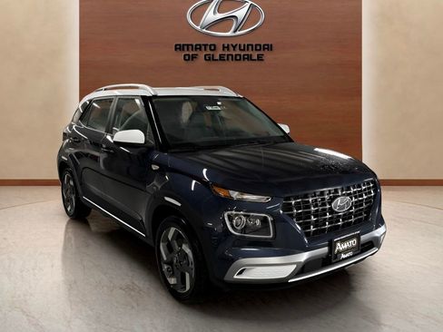 Used 2025 Hyundai Venue Limited FWD image 8