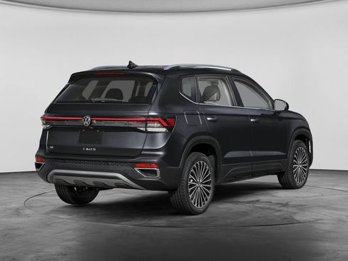 Used 2025 Volkswagen Taos SE AWD/4WD image 2
