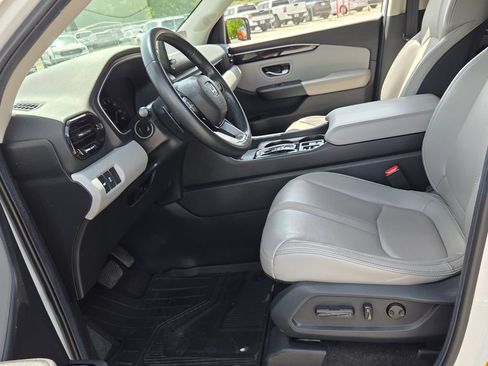 Used 2024 Honda Pilot EX-L image 3